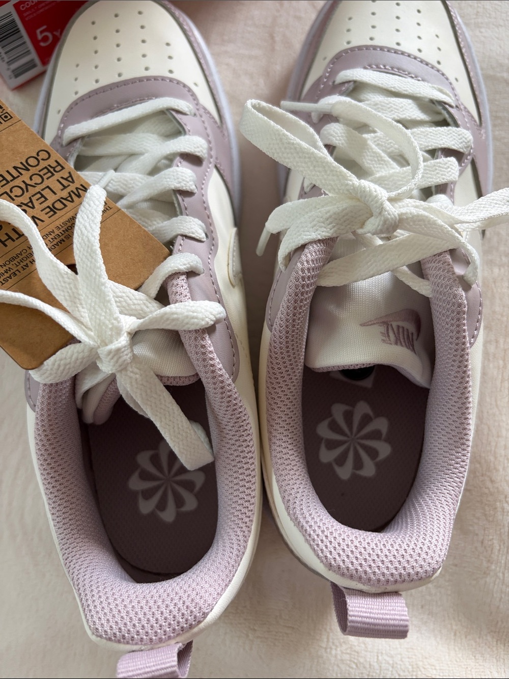 Nike Low-Top Sneakers in White and Light Mauve - Picture 4 of 6